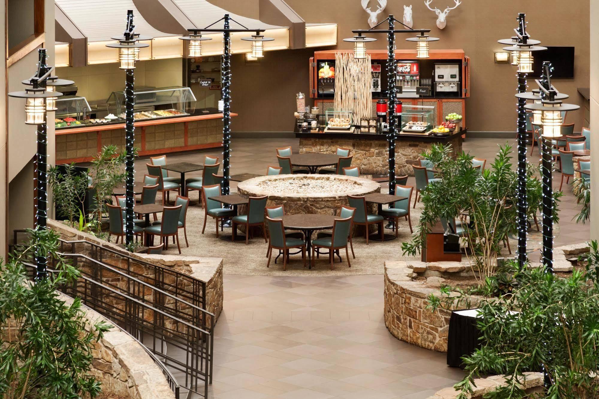 Embassy Suites By Hilton Oklahoma City Will Rogers Airport Buitenkant foto