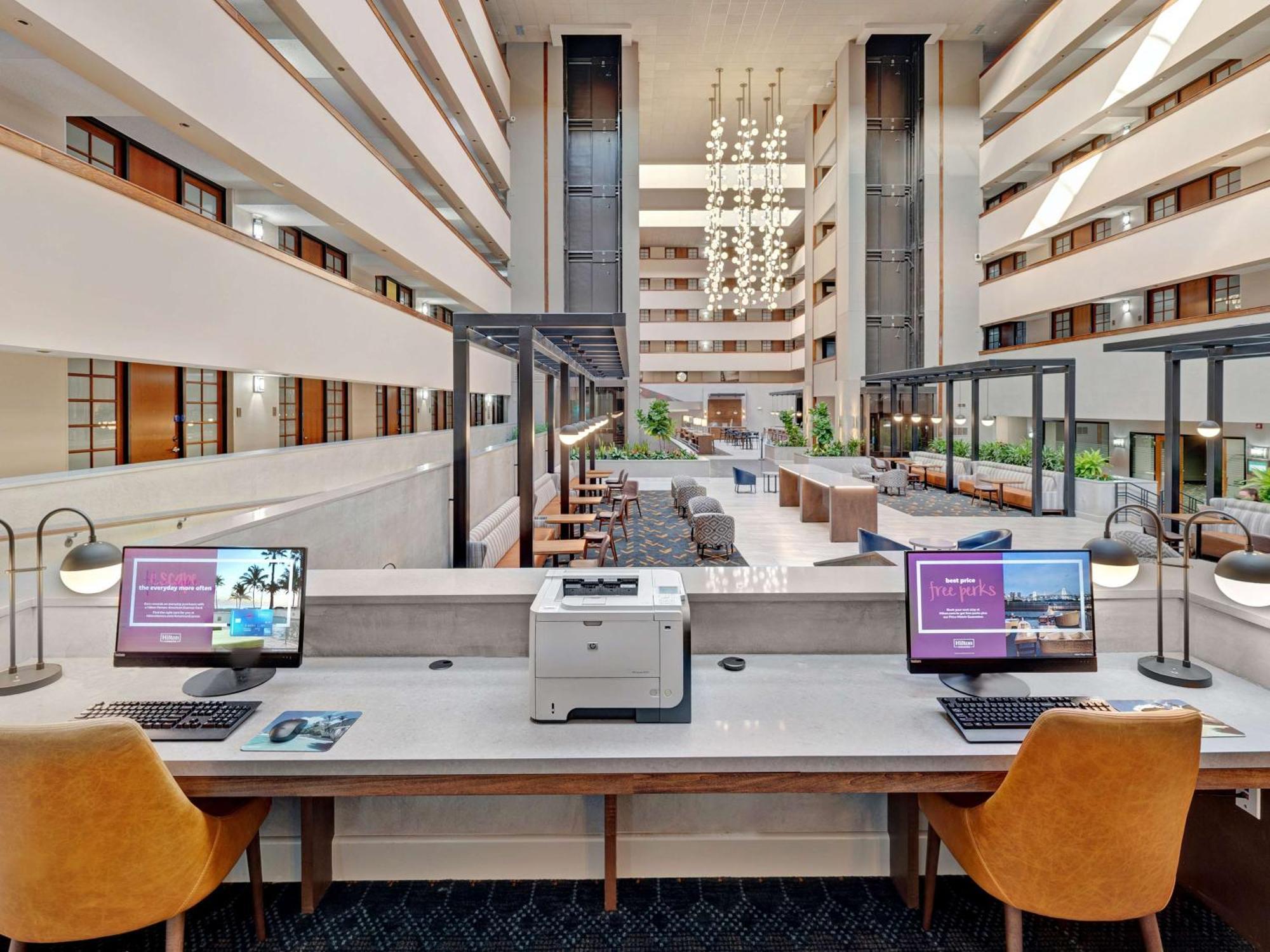 Embassy Suites By Hilton Oklahoma City Will Rogers Airport Buitenkant foto