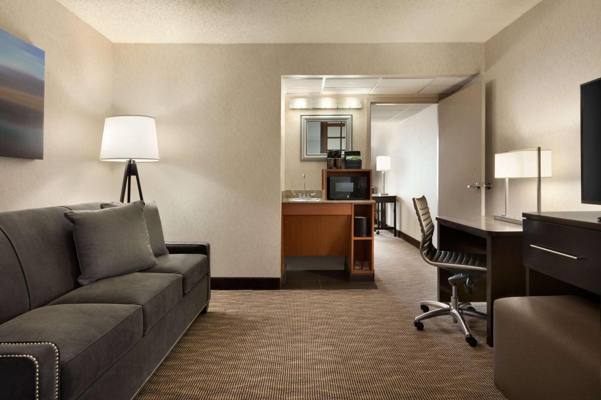 Embassy Suites By Hilton Oklahoma City Will Rogers Airport Buitenkant foto