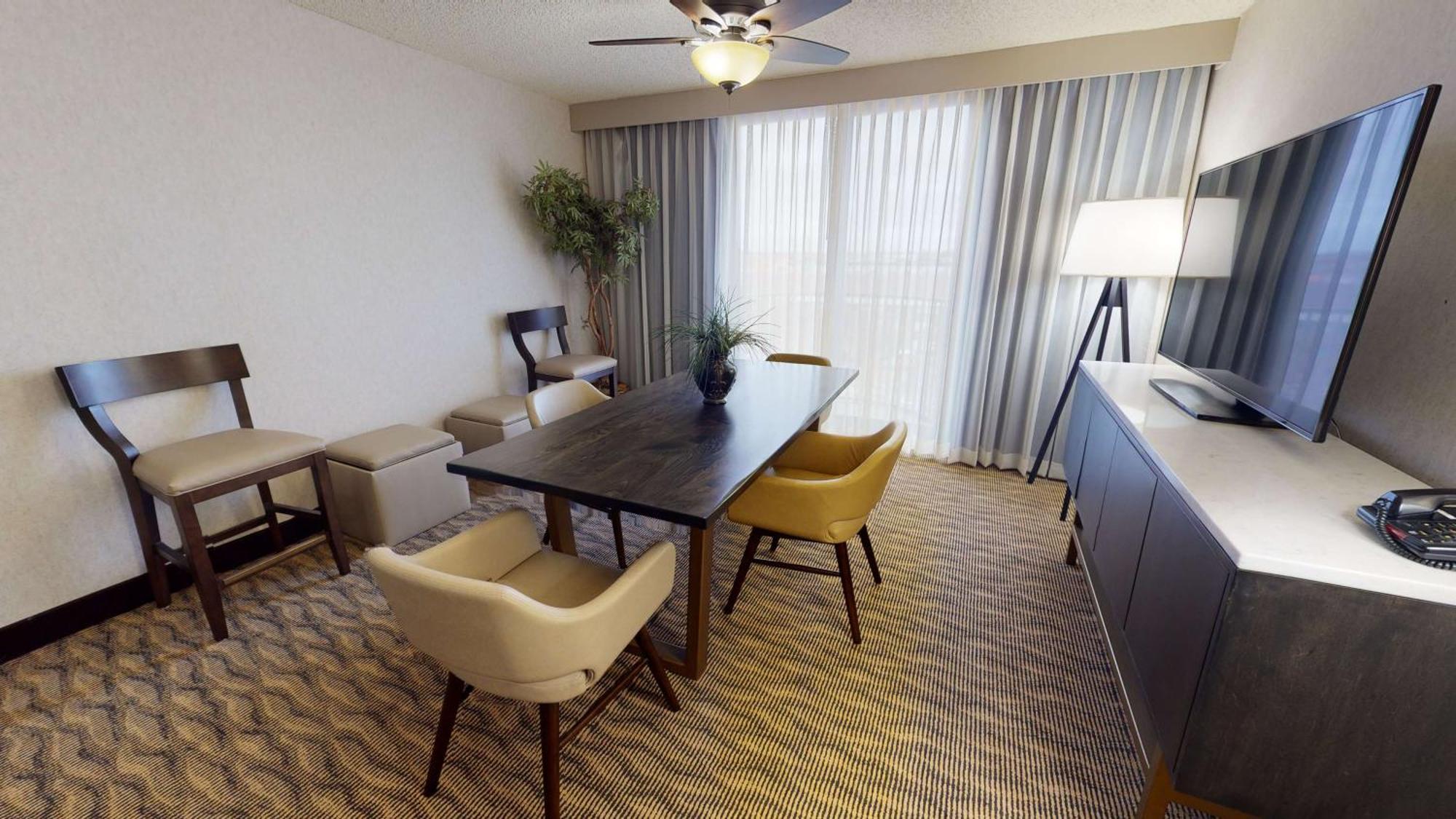 Embassy Suites By Hilton Oklahoma City Will Rogers Airport Buitenkant foto