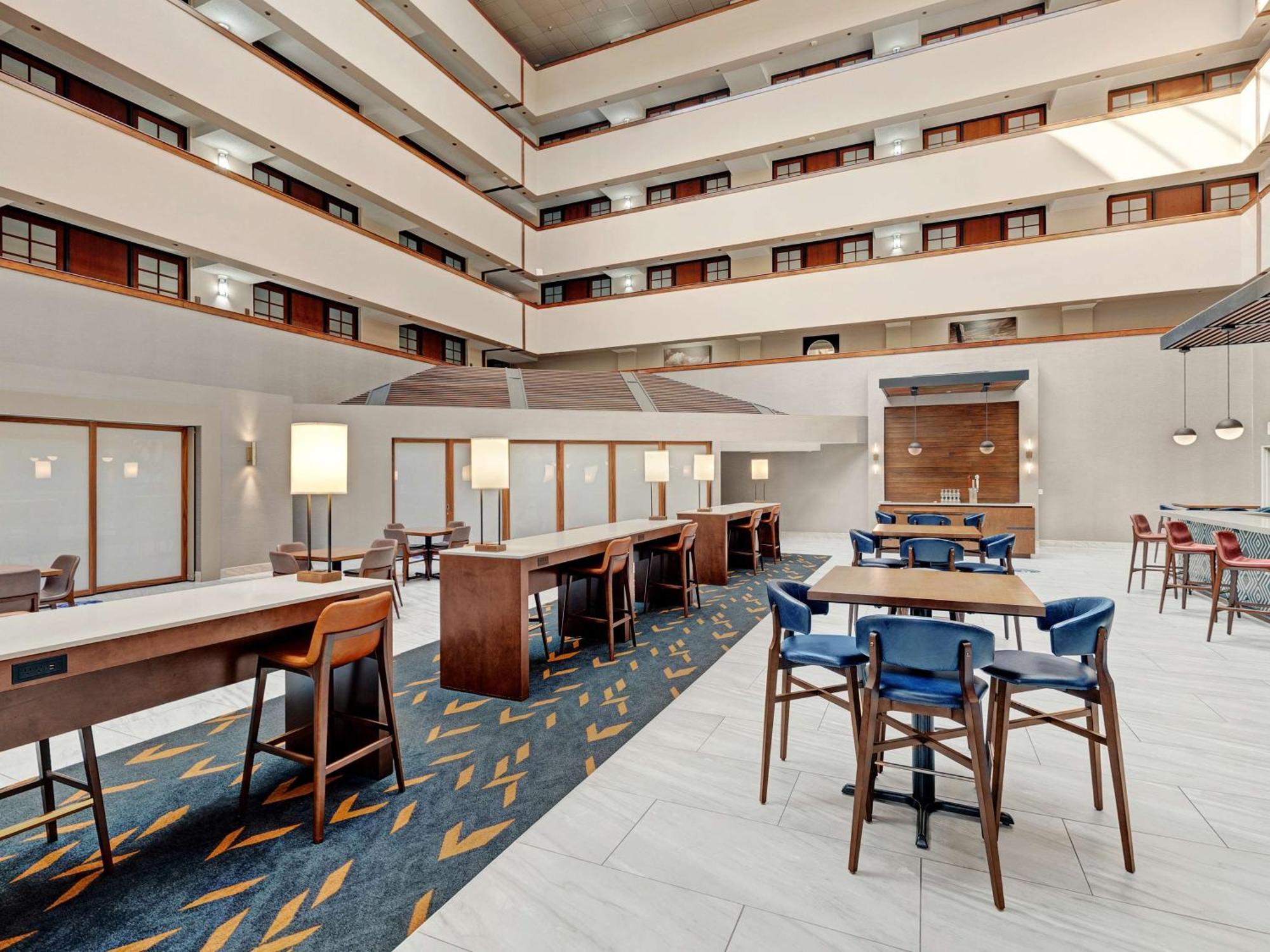 Embassy Suites By Hilton Oklahoma City Will Rogers Airport Buitenkant foto