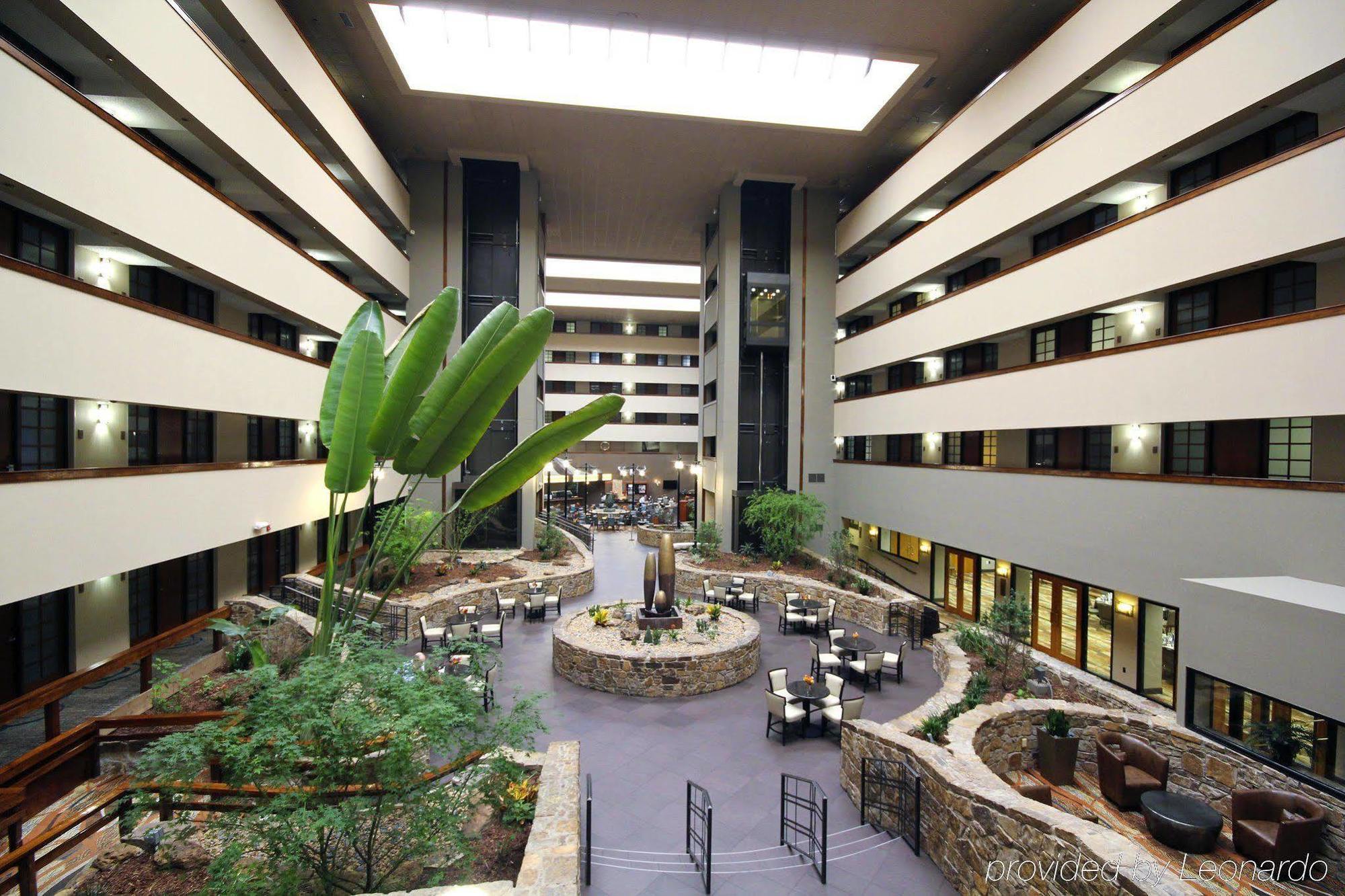 Embassy Suites By Hilton Oklahoma City Will Rogers Airport Buitenkant foto