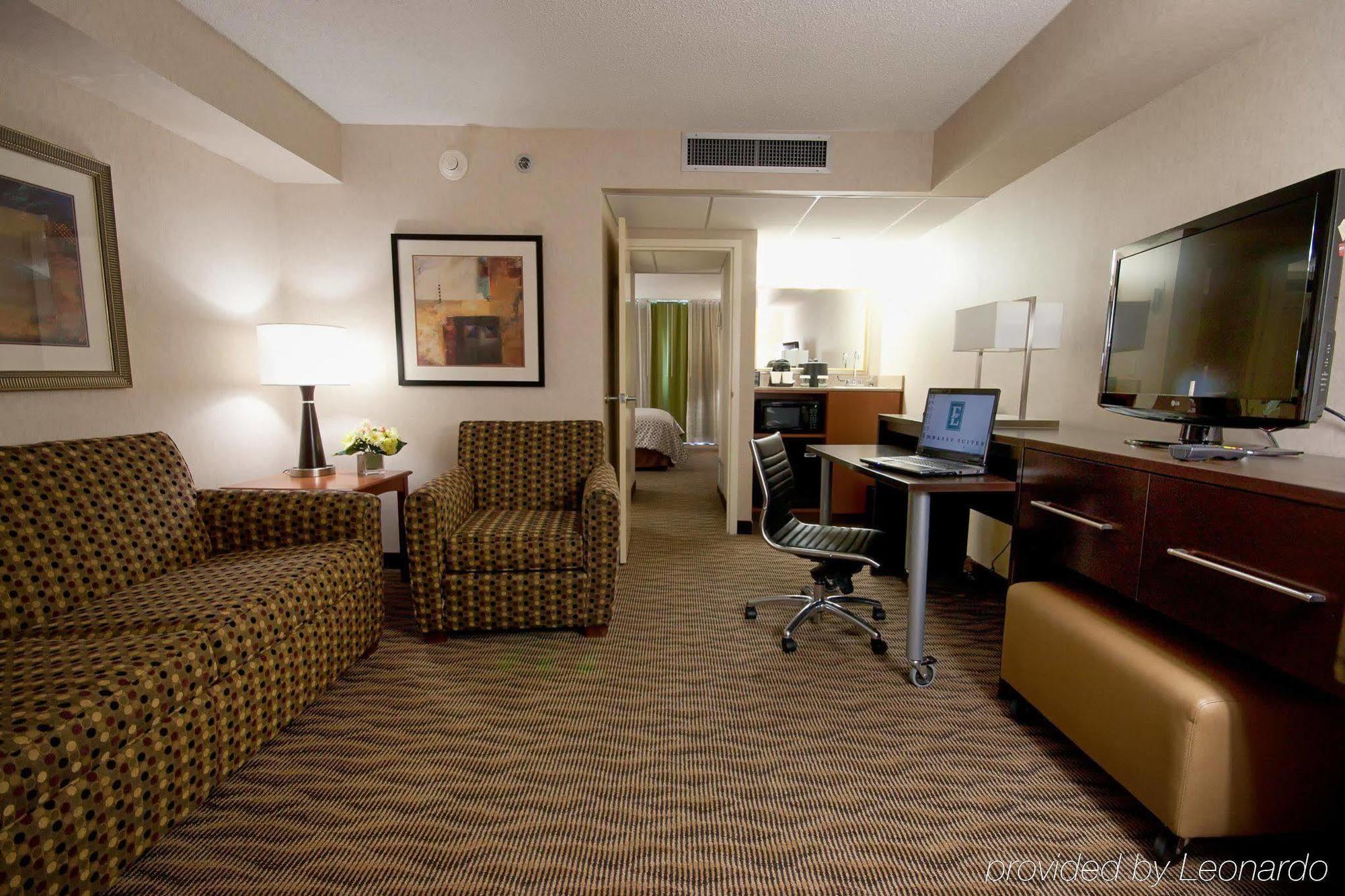 Embassy Suites By Hilton Oklahoma City Will Rogers Airport Buitenkant foto