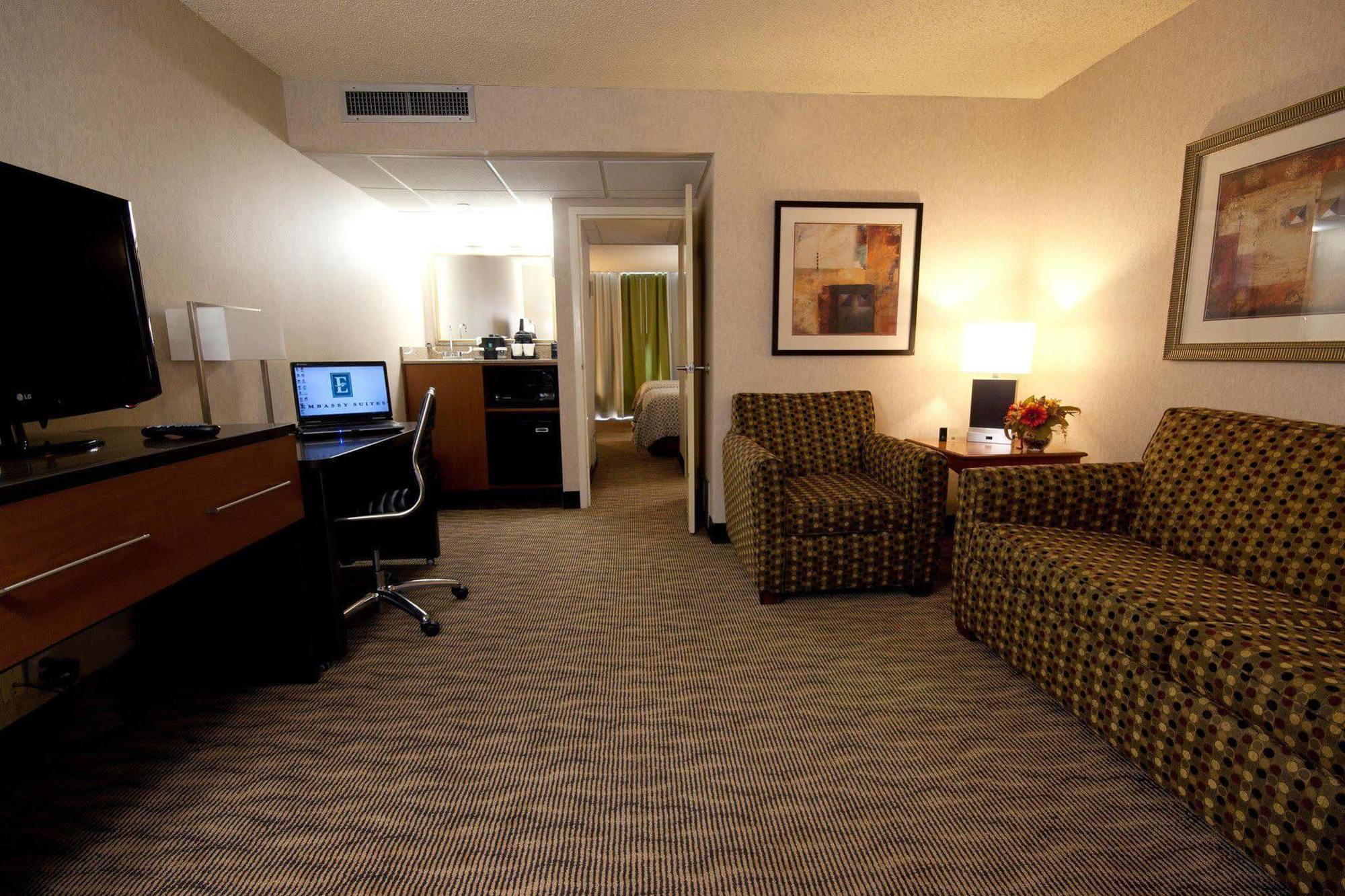 Embassy Suites By Hilton Oklahoma City Will Rogers Airport Buitenkant foto