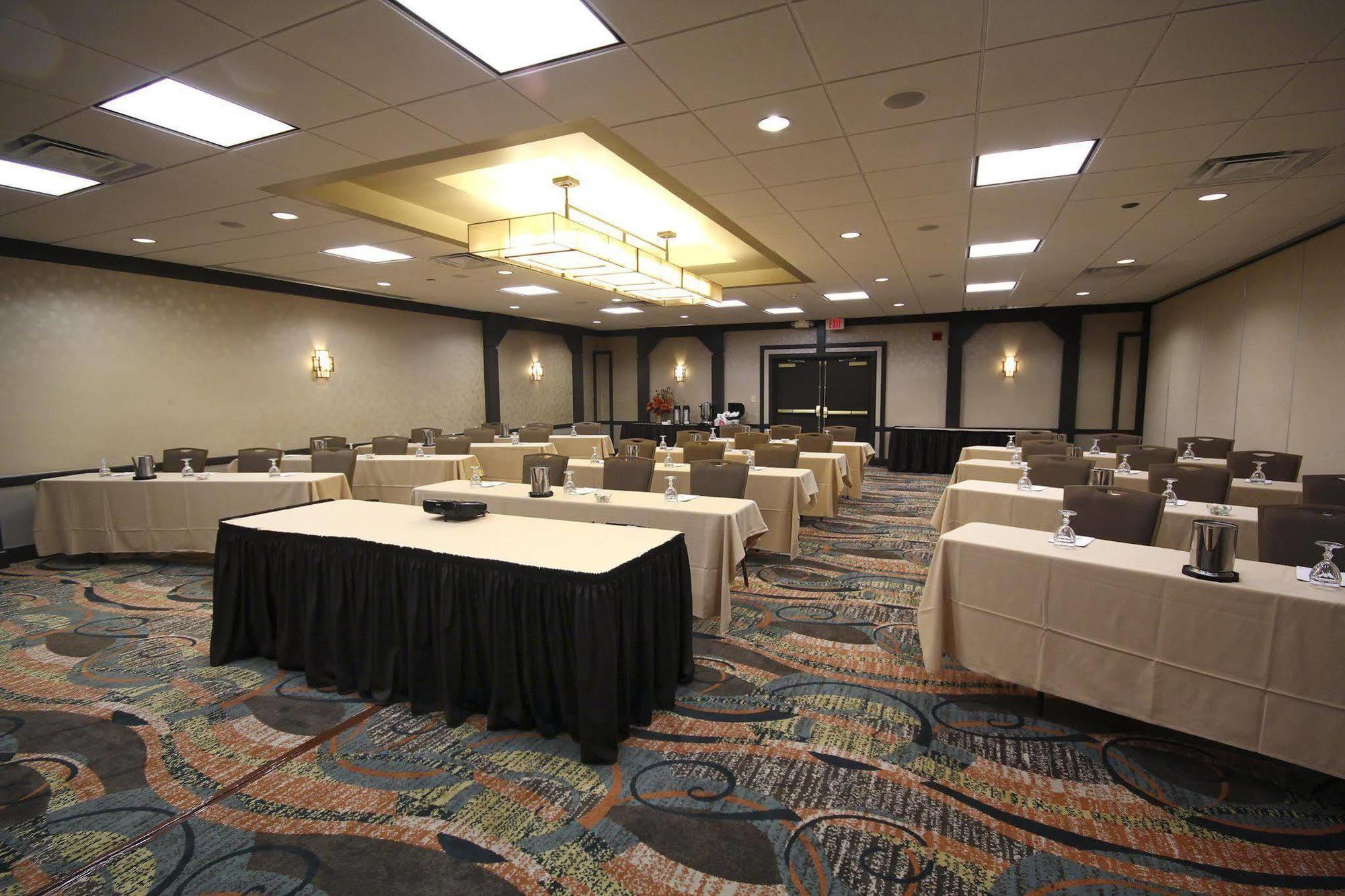 Embassy Suites By Hilton Oklahoma City Will Rogers Airport Buitenkant foto